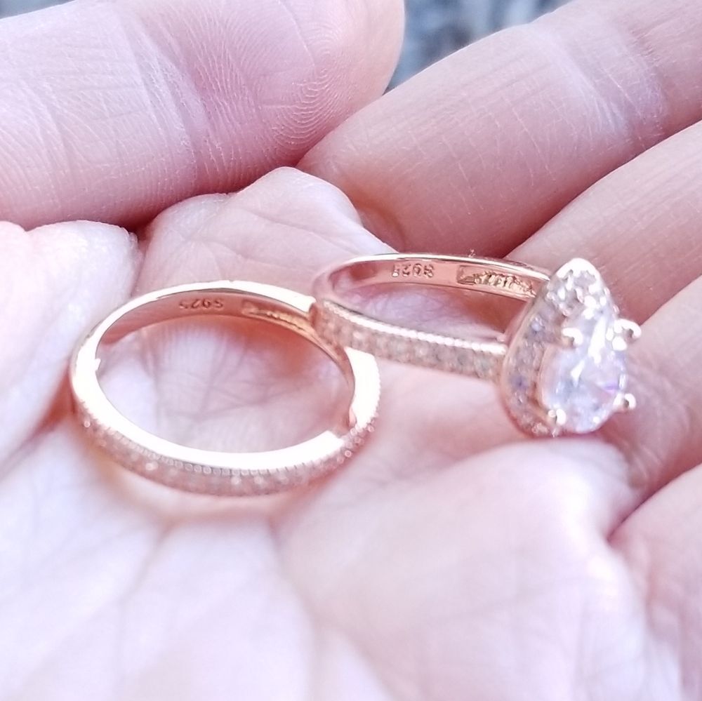 ๐NEW๐ ROSE GOLD SIMULATED DIAMOND HALO RING SET - Picture 11 of 11